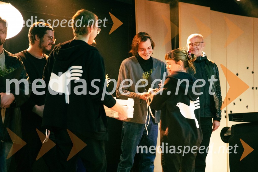  ... ;  Nik  Žnidaršič, dramaturg;  Andrej  Hajdinjak, oblikovalec svetlobeBoško in Admira, premiera v SMG Ljubljana