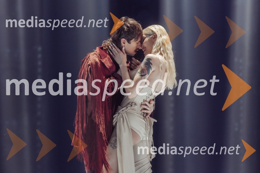  Gregor  Strasbergar, glasbena skupina MRFY;  Sara Briški Cirman - Raiven, pevka, harfistkaKlemen Slakonja je zmagovalec izbora EMA 2025