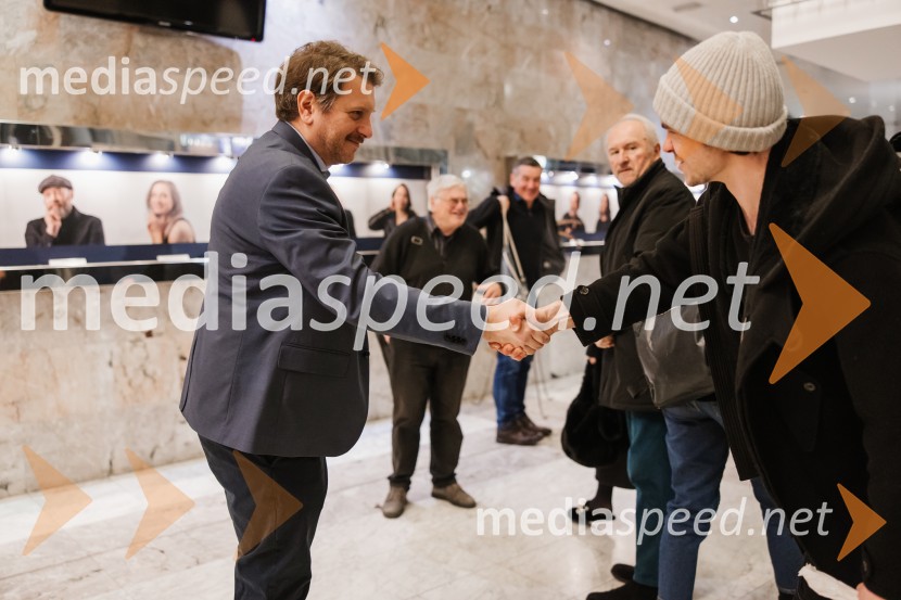  Marko Bratuš, umetniški vodja Slovenskega mladinskega gledališča;  Lovro Zafred, igralec1973, premiera avtorskega projekta v SNG Nova Gorica