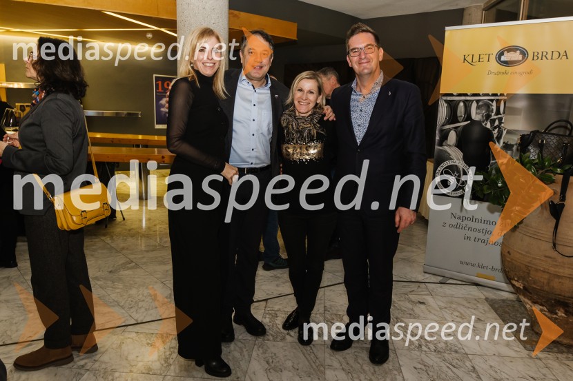  Martina Arčon , urednica, Radio Robin Nova Gorica;  Matej Arčon, minister za Slovence v zamejstvu in po svetu;  Vesna Vitez;  Samo Turel, Župan Mestne občine Nova Gorica1973, premiera avtorskega projekta v SNG Nova Gorica