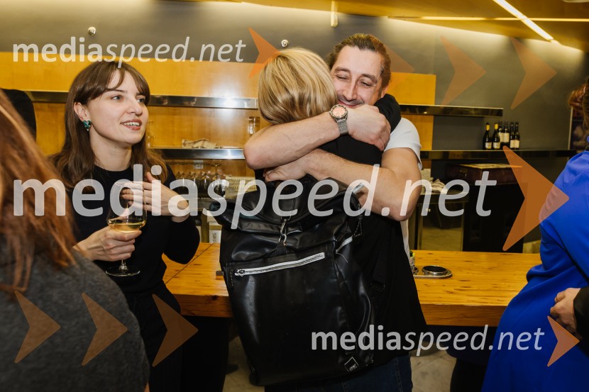  Mojca Madon, režiserka;  Žiga Udir, igralec1973, premiera avtorskega projekta v SNG Nova Gorica