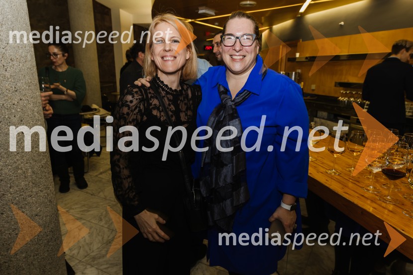  Metka Sulič, vodja odnosov z javnostjo, SNG Nova Gorica;  Ana Facchini, igralka1973, premiera avtorskega projekta v SNG Nova Gorica