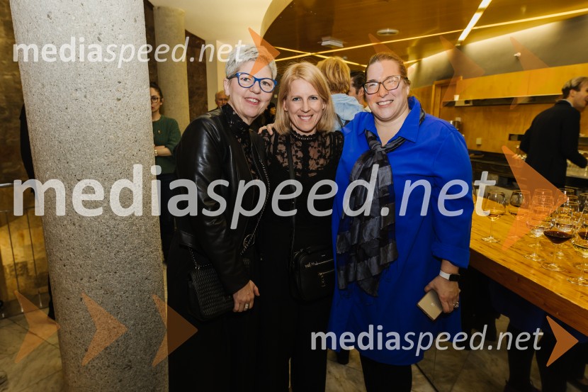  Mirjam Drnovšček, direktorica, SNG Nova Gorica;  Metka Sulič, vodja odnosov z javnostjo, SNG Nova Gorica;  Ana Facchini, igralka1973, premiera avtorskega projekta v SNG Nova Gorica