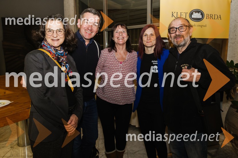   Ingrid Gortan, vodja programa GO! 2025;  Stojan Pelko, programski vodja GO! 2025;  Mojca Dumančič, novinarka TV Slovenija;  Kaja Trkman, inspicientka SNG Nova Gorica;  Tomica Dumančič, nekdanji direktor SNG Nova Gorica1973, premiera avtorskega projekta v SNG Nova Gorica