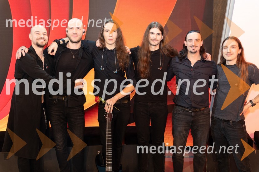  Vanja Rok Vrtovec, RAI, glasbenik;  Tomaž  Vrtovec, RAI, glasbenik;  Mile Vrbica, RAI, glasbenik;  Filip Furlani, RAI, glasbenik;  Maj Kobilica, RAI, glasbenik;  Urban Žiberna, RAI, glasbenikKlemen Slakonja je zmagovalec izbora EMA 2025