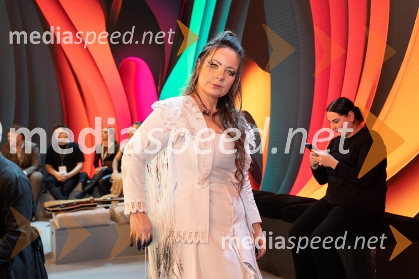  Zvezdana Novaković , pevka, harfistka, igralka, performerkaKlemen Slakonja je zmagovalec izbora EMA 2025