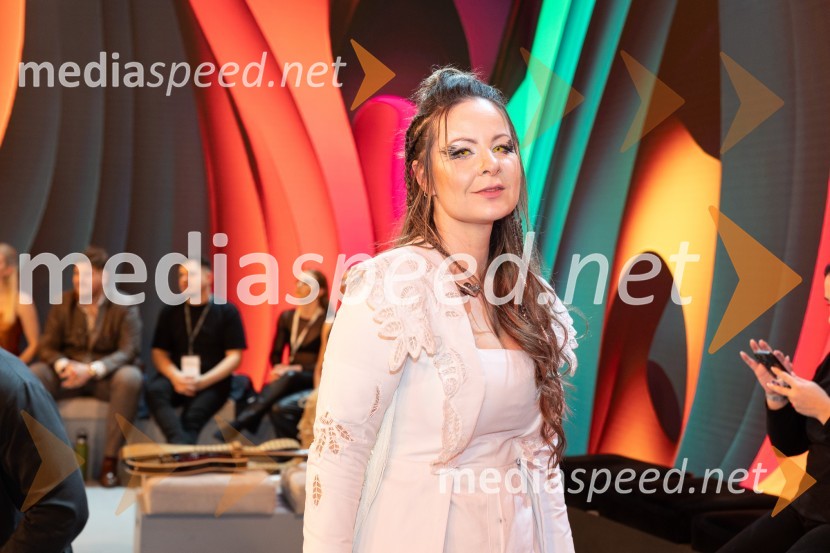  Zvezdana Novaković , pevka, harfistka, igralka, performerkaKlemen Slakonja je zmagovalec izbora EMA 2025