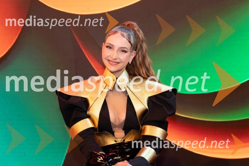  Ana Grdadolnik, ANNA, pevkaKlemen Slakonja je zmagovalec izbora EMA 2025