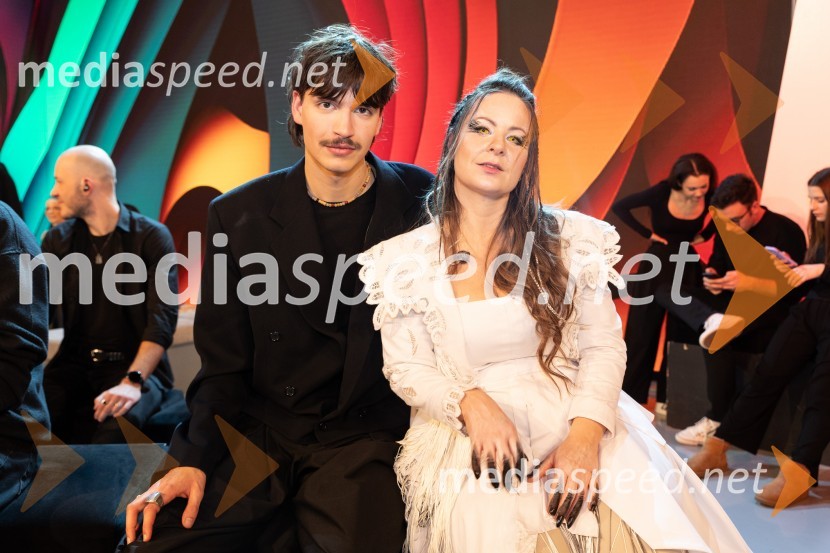  Jon Vitezič, pevec;  Zvezdana Novaković , pevka, harfistka, igralka, performerkaKlemen Slakonja je zmagovalec izbora EMA 2025