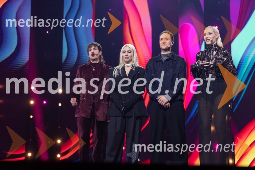  Gregor  Strasbergar, glasbena skupina MRFY;  July  Jones, pevka;  Klemen Slakonja, igralec, komik in TV voditelj;  Sara Briški Cirman - Raiven, pevka, harfistkaKlemen Slakonja je zmagovalec izbora EMA 2025