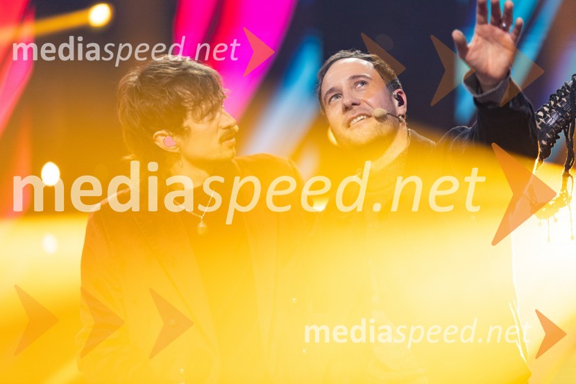  Gregor  Strasbergar, glasbena skupina MRFY;  Klemen Slakonja, igralec, komik in TV voditeljKlemen Slakonja je zmagovalec izbora EMA 2025