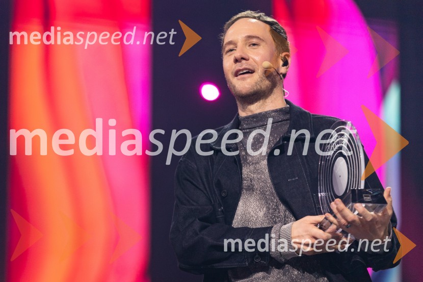  Klemen Slakonja, igralec, komik in TV voditeljKlemen Slakonja je zmagovalec izbora EMA 2025