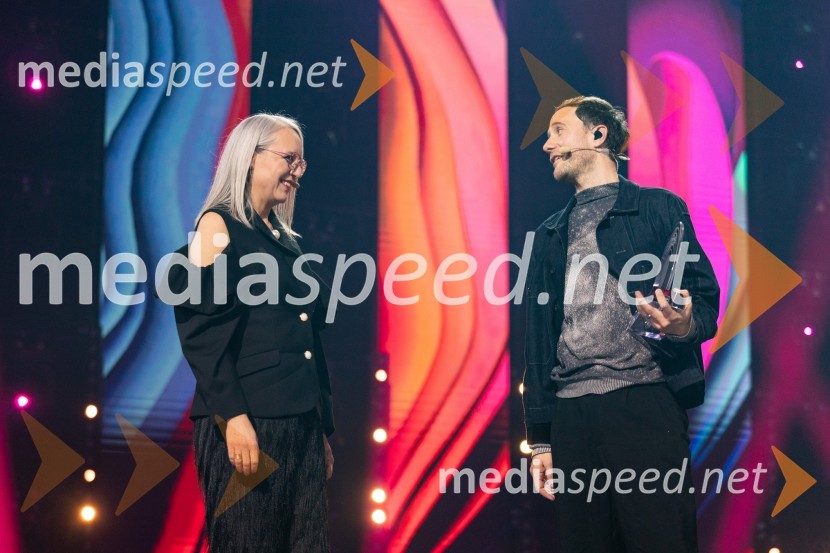  Ksenija Horvat, odgovorna urednica UPE Informativni program RTV SLO;  Klemen Slakonja, igralec, komik in TV voditeljKlemen Slakonja je zmagovalec izbora EMA 2025