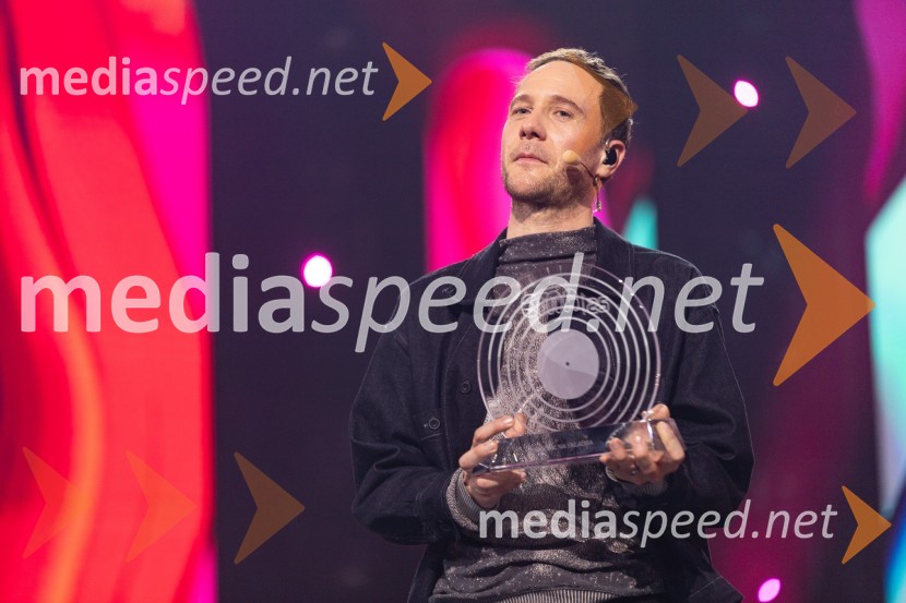  Klemen Slakonja, igralec, komik in TV voditeljKlemen Slakonja je zmagovalec izbora EMA 2025