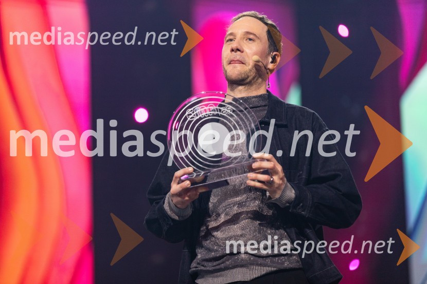  Klemen Slakonja, igralec, komik in TV voditeljKlemen Slakonja je zmagovalec izbora EMA 2025