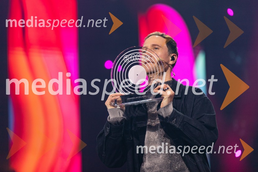  Klemen Slakonja, igralec, komik in TV voditeljKlemen Slakonja je zmagovalec izbora EMA 2025