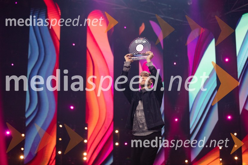  Klemen Slakonja, igralec, komik in TV voditeljKlemen Slakonja je zmagovalec izbora EMA 2025