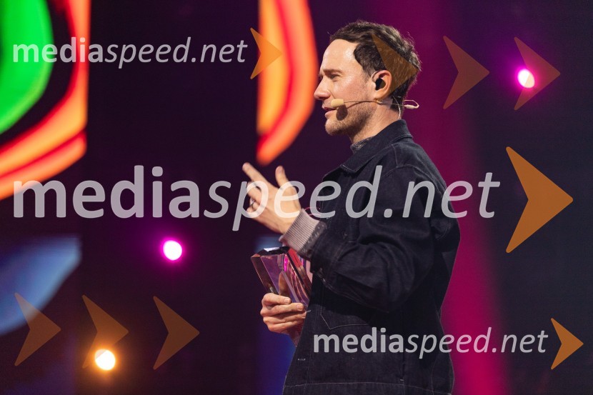  Klemen Slakonja, igralec, komik in TV voditeljKlemen Slakonja je zmagovalec izbora EMA 2025