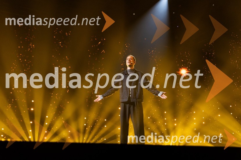  Klemen Slakonja, igralec, komik in TV voditeljKlemen Slakonja je zmagovalec izbora EMA 2025