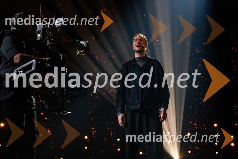  Klemen Slakonja, igralec, komik in TV voditeljKlemen Slakonja je zmagovalec izbora EMA 2025