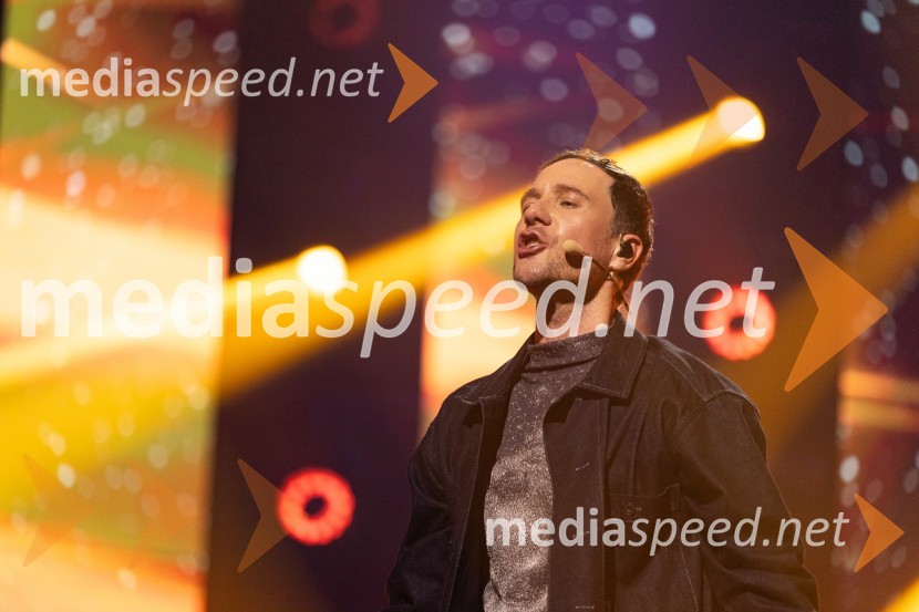  Klemen Slakonja, igralec, komik in TV voditeljKlemen Slakonja je zmagovalec izbora EMA 2025