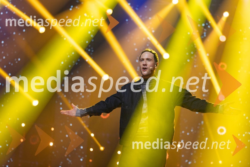  Klemen Slakonja, igralec, komik in TV voditeljKlemen Slakonja je zmagovalec izbora EMA 2025