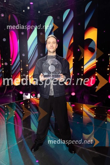  Klemen Slakonja, igralec, komik in TV voditeljKlemen Slakonja je zmagovalec izbora EMA 2025