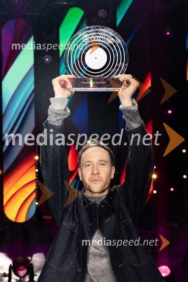  Klemen Slakonja, igralec, komik in TV voditeljKlemen Slakonja je zmagovalec izbora EMA 2025