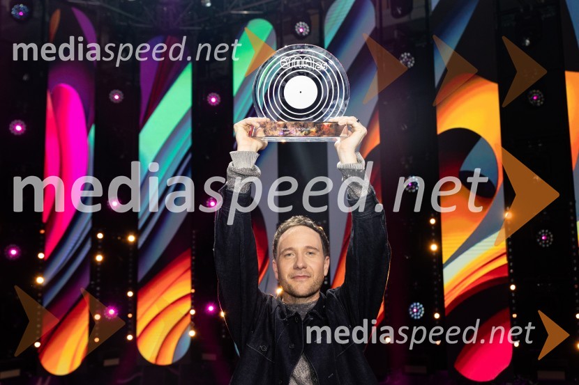  Klemen Slakonja, igralec, komik in TV voditeljKlemen Slakonja je zmagovalec izbora EMA 2025