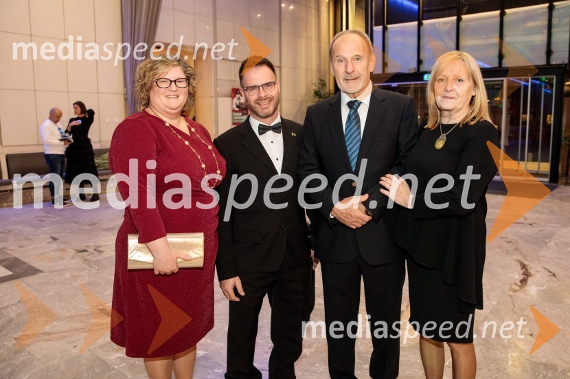  ... ;  Dejan  Fabčič, slovenski paraolimpijec, parakajakaš;  Viktor Grošelj, predsednik Odbora za podeljevanje Bloudkovih priznanj;  ... 60. podelitev Bloudkovih priznanj za leto 2024