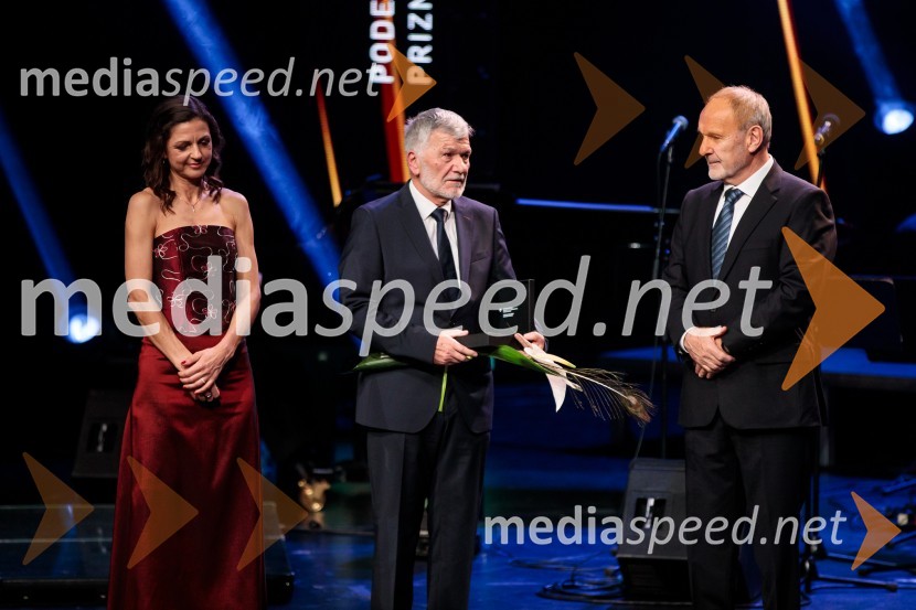  Petra Tramte,  vodja, Sektor za razvoj in programe športa;  Savo Strmole;  Viktor Grošelj, predsednik Odbora za podeljevanje Bloudkovih priznanj60. podelitev Bloudkovih priznanj za leto 2024