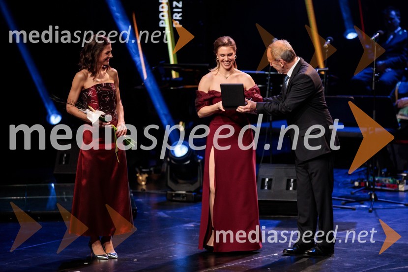  Petra Tramte,  vodja, Sektor za razvoj in programe športa;  Manca Smrekar, paraplezalka;  Viktor Grošelj, predsednik Odbora za podeljevanje Bloudkovih priznanj60. podelitev Bloudkovih priznanj za leto 2024