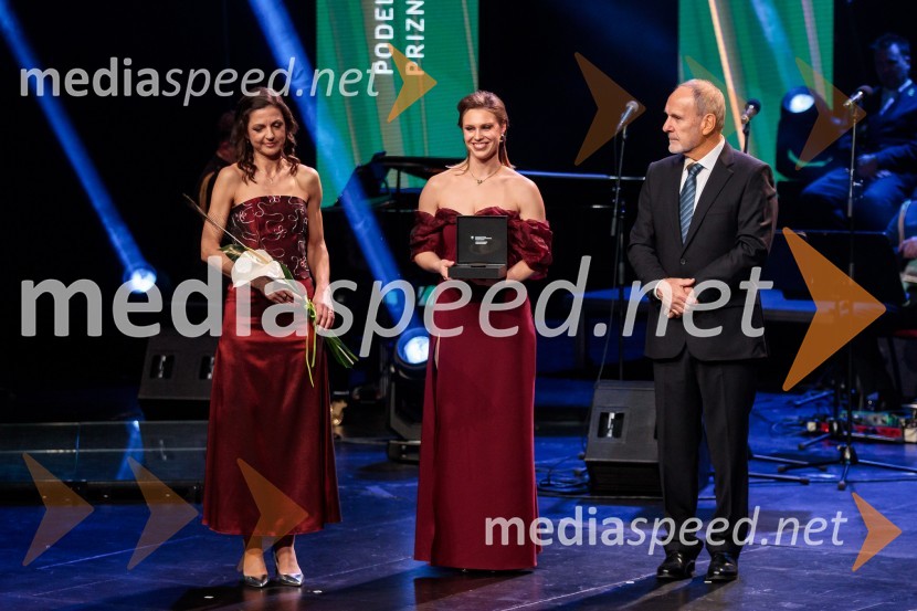  Petra Tramte,  vodja, Sektor za razvoj in programe športa;  Manca Smrekar, paraplezalka;  Viktor Grošelj, predsednik Odbora za podeljevanje Bloudkovih priznanj60. podelitev Bloudkovih priznanj za leto 2024