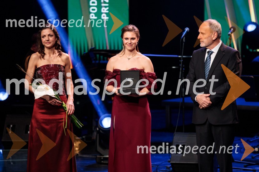  Petra Tramte,  vodja, Sektor za razvoj in programe športa;  Manca Smrekar, paraplezalka;  Viktor Grošelj, predsednik Odbora za podeljevanje Bloudkovih priznanj60. podelitev Bloudkovih priznanj za leto 2024