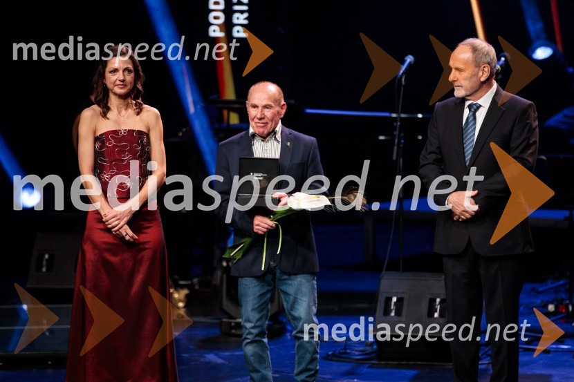  Petra Tramte,  vodja, Sektor za razvoj in programe športa;  Franci Koglot, dr.med.;  Viktor Grošelj, predsednik Odbora za podeljevanje Bloudkovih priznanj60. podelitev Bloudkovih priznanj za leto 2024