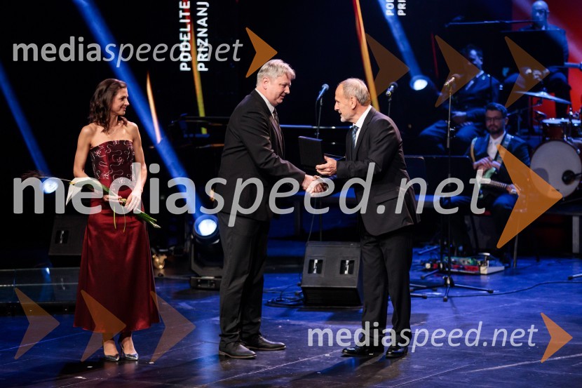  Petra Tramte,  vodja, Sektor za razvoj in programe športa;  Roman Gradišek;  Viktor Grošelj, predsednik Odbora za podeljevanje Bloudkovih priznanj60. podelitev Bloudkovih priznanj za leto 2024