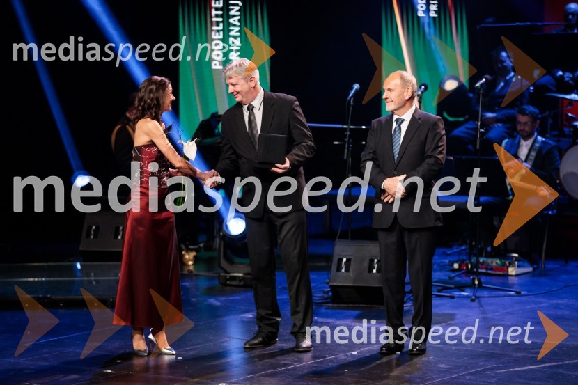  Petra Tramte,  vodja, Sektor za razvoj in programe športa;  Roman Gradišek;  Viktor Grošelj, predsednik Odbora za podeljevanje Bloudkovih priznanj60. podelitev Bloudkovih priznanj za leto 2024