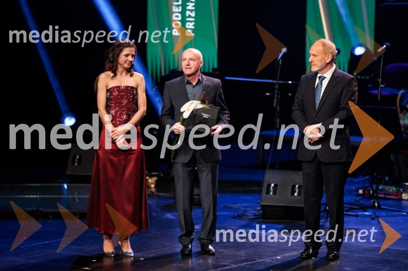  Petra Tramte,  vodja, Sektor za razvoj in programe športa;  Peter Sitar, učitelj športne vzgoje;  Viktor Grošelj, predsednik Odbora za podeljevanje Bloudkovih priznanj60. podelitev Bloudkovih priznanj za leto 2024