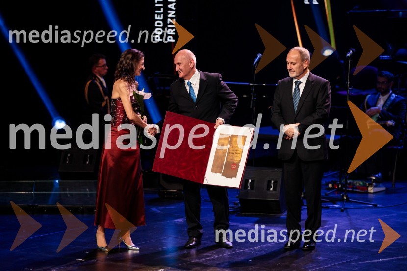  Petra Tramte,  vodja, Sektor za razvoj in programe športa;  Janez Vodičar, športni funkcionar;  Viktor Grošelj, predsednik Odbora za podeljevanje Bloudkovih priznanj60. podelitev Bloudkovih priznanj za leto 2024