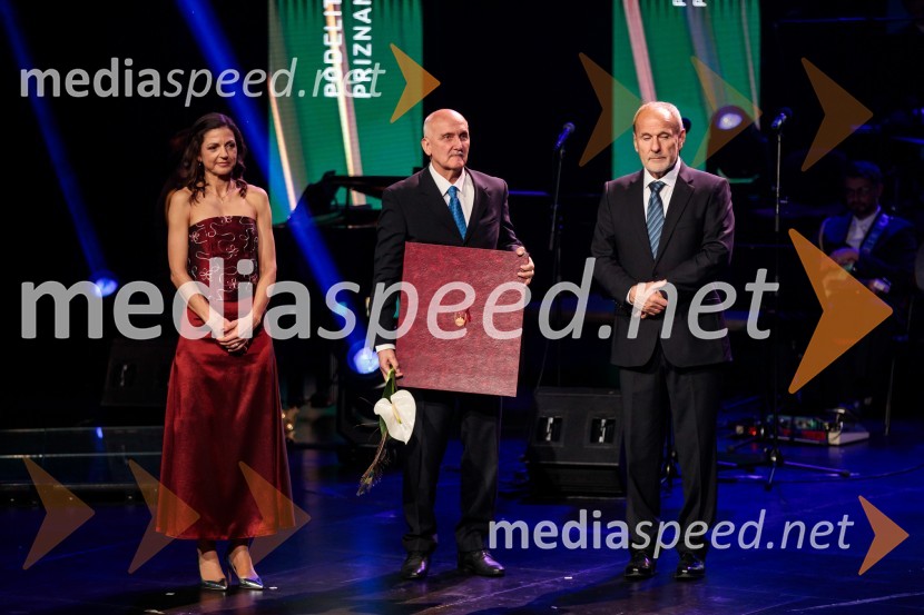  Petra Tramte,  vodja, Sektor za razvoj in programe športa;  Janez Vodičar, športni funkcionar;  Viktor Grošelj, predsednik Odbora za podeljevanje Bloudkovih priznanj60. podelitev Bloudkovih priznanj za leto 2024