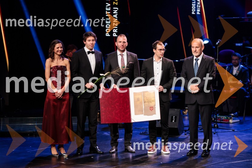  Petra Tramte,  vodja, Sektor za razvoj in programe športa;  Anže Urankar, kajak-kanu, K-1 sprint, slalom;  Nejc Žnidarčič, kanuist;  Simon Oven, kanuist;  Viktor Grošelj, predsednik Odbora za podeljevanje Bloudkovih priznanj60. podelitev Bloudkovih priznanj za leto 2024