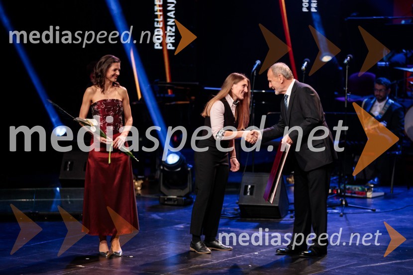  Petra Tramte,  vodja, Sektor za razvoj in programe športa;  Andreja Leški, judoistka;  Viktor Grošelj, predsednik Odbora za podeljevanje Bloudkovih priznanj60. podelitev Bloudkovih priznanj za leto 2024