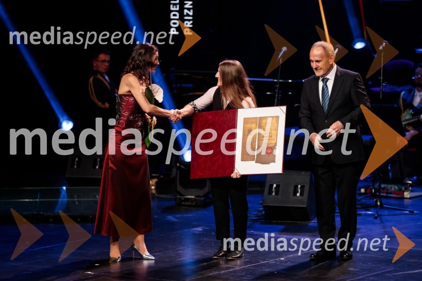  Petra Tramte,  vodja, Sektor za razvoj in programe športa;  Andreja Leški, judoistka;  Viktor Grošelj, predsednik Odbora za podeljevanje Bloudkovih priznanj60. podelitev Bloudkovih priznanj za leto 2024