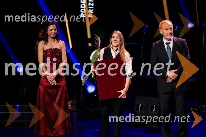  Petra Tramte,  vodja, Sektor za razvoj in programe športa;  Andreja Leški, judoistka;  Viktor Grošelj, predsednik Odbora za podeljevanje Bloudkovih priznanj60. podelitev Bloudkovih priznanj za leto 2024