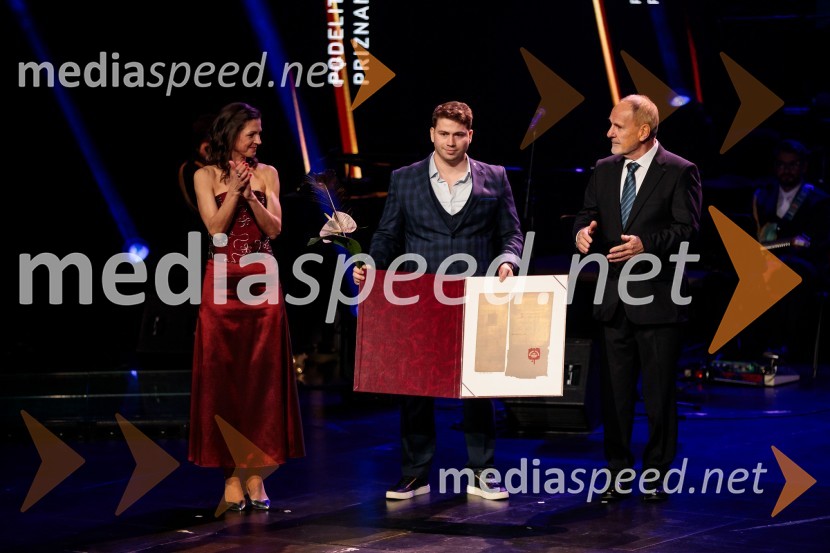  Petra Tramte,  vodja, Sektor za razvoj in programe športa;  Toni Vodišek, kajtar;  Viktor Grošelj, predsednik Odbora za podeljevanje Bloudkovih priznanj60. podelitev Bloudkovih priznanj za leto 2024