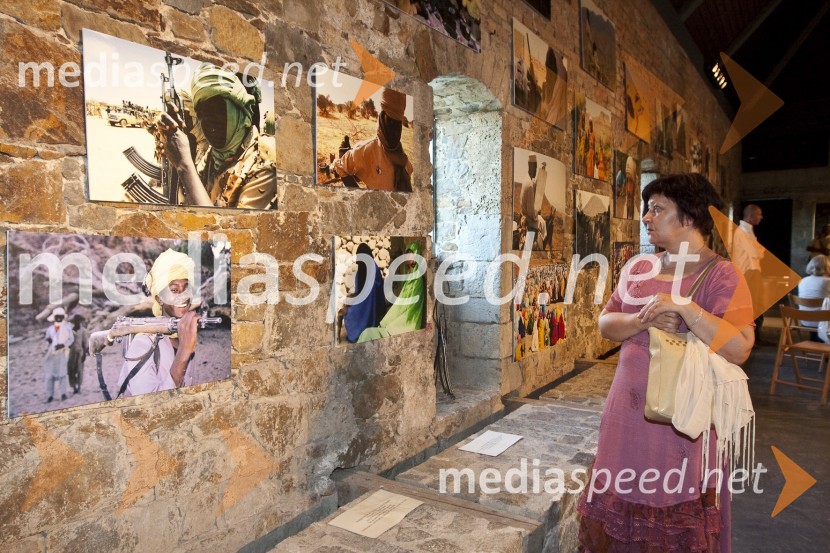 Darfur – vojna za vodo, otvoritev prodajne razstave slik slovenskih umetnikovDarfur – vojna za vodo, otvoritev prodajne razstave slik slovenskih umetnikov