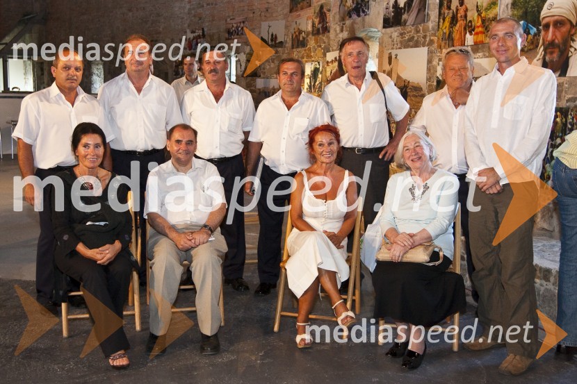 Darfur – vojna za vodo, otvoritev prodajne razstave slik slovenskih umetnikovDarfur – vojna za vodo, otvoritev prodajne razstave slik slovenskih umetnikov