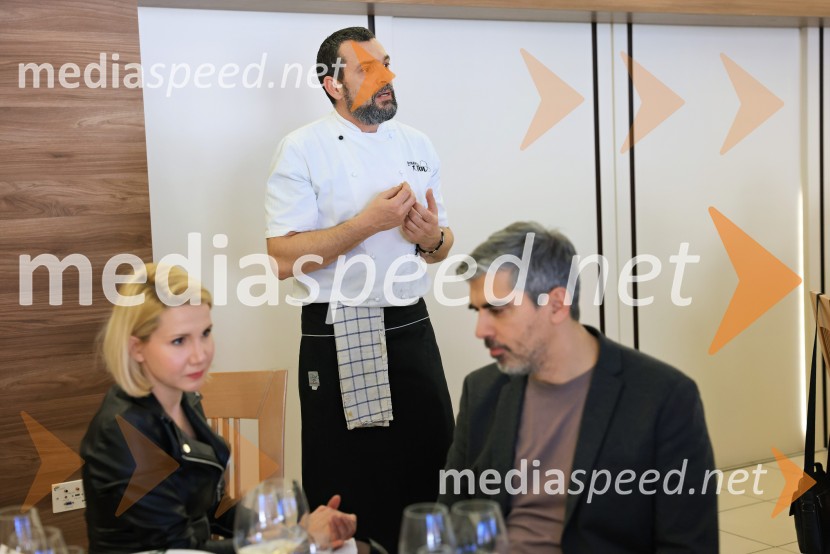  Natalija Cvetko, Mediaspeed d.o.o.;  David Skoko, hrvaški Chef, Konoba Batelina;  Bor Greiner, odgovorni urednik, Radio CityNa SŠGT Maribor ponovno kuharska zvezda, chef David Skoko
