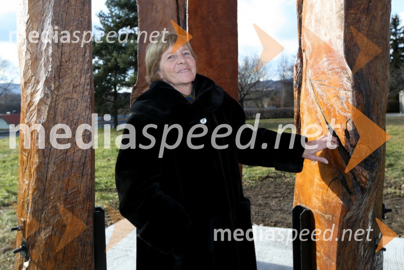  ... ;  Dragica  Čadež, kiparkaPrešernova nagrajenca 2025: Dragica Čadež in Dragan Živadinov