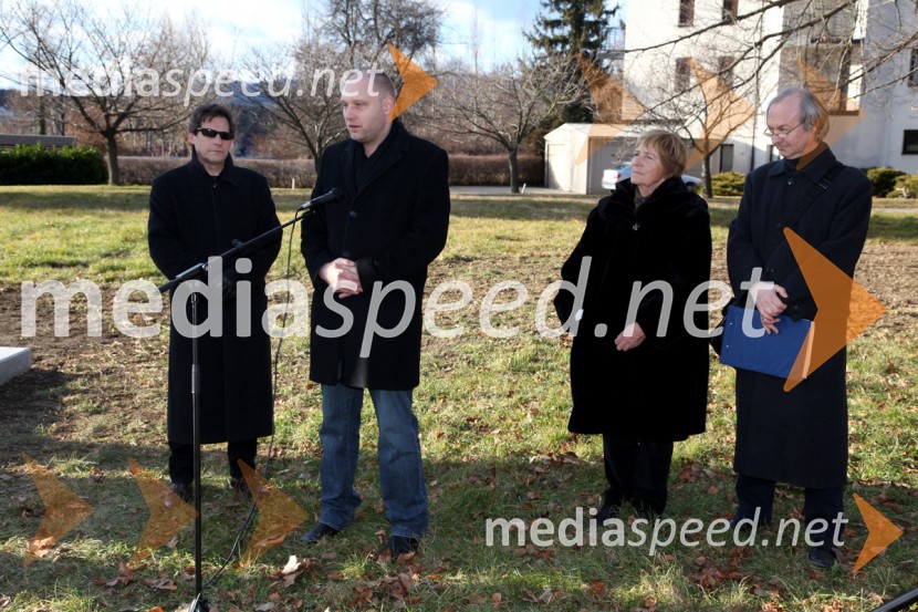  Teodor Lorenčič, Univerza v Mariboru;  Mitja Čander, pisatelj in kulturnik, Beletrina;  Dragica  Čadež, kiparka; prof. dr. Oto Rimele, prorektor Univerze v MariboruPrešernova nagrajenca 2025: Dragica Čadež in Dragan Živadinov